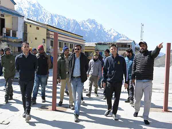 Uttarakhand Chief Secretary Anand Bardhan at Kedarnath (Photo/Uttarakhand govt)