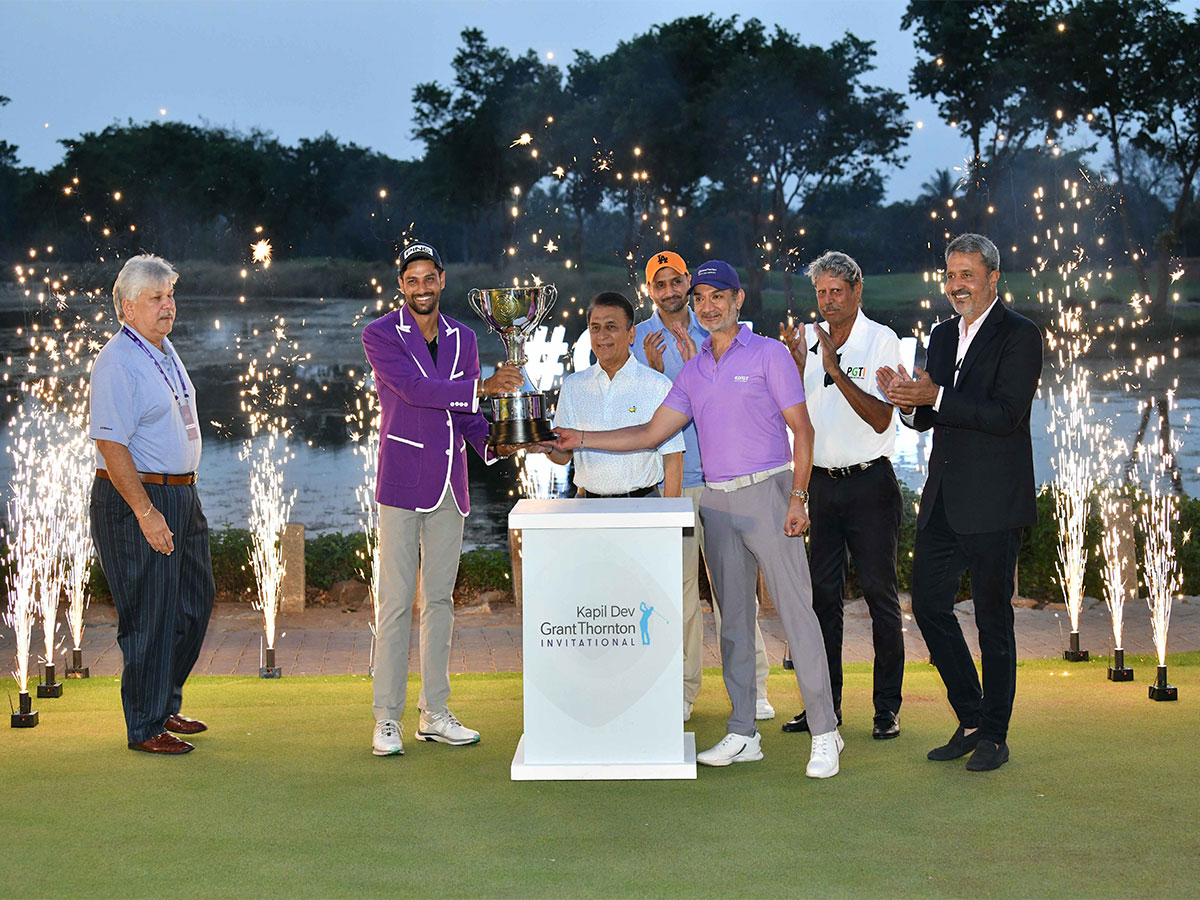 Angad Cheema lifting Kapil Dev Grant Thornton Invitational 2025 (Image: PGTI)