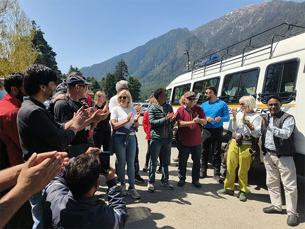 Tourists return to Pahalgam. (Photo/ANI) Tourists return to Pahalgam. (Photo/ANI)