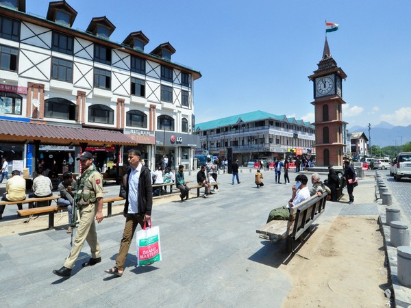 Jammu and Kashmir Police official patrols in front of Clock Tower (Ghanta Ghar), at Lal Chowk in Srinagar (Image/ANI)