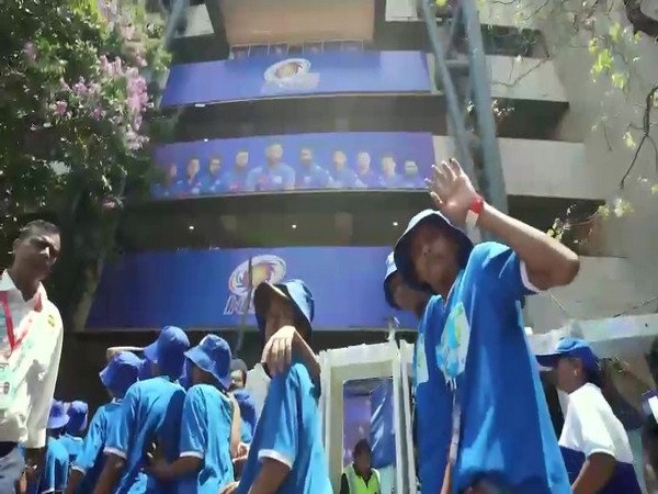 Childerns at the Wankhede Stadium (Photo:ANI) 