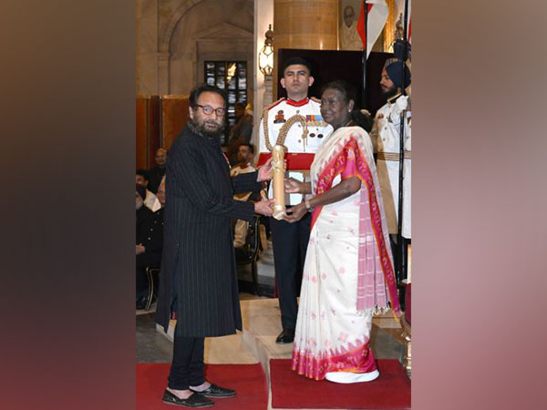 President Murmu confers Padma Bhushan to filmmaker Shekhar Kapur (Image source: X/ @rashtrapatibhvn)