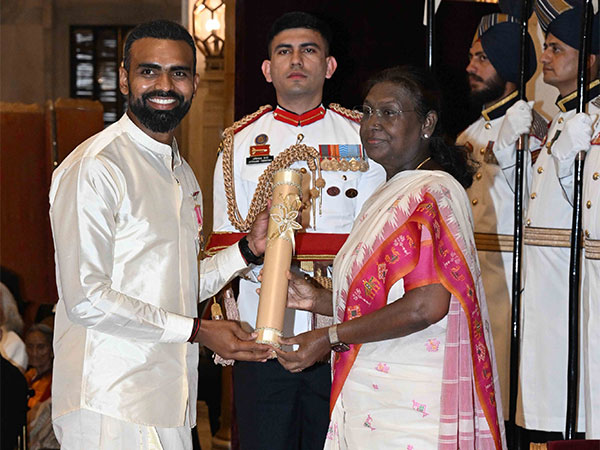 PR Sreejesh with Droupadi Murmu (Photo: X/@rashtrapatibhvn)