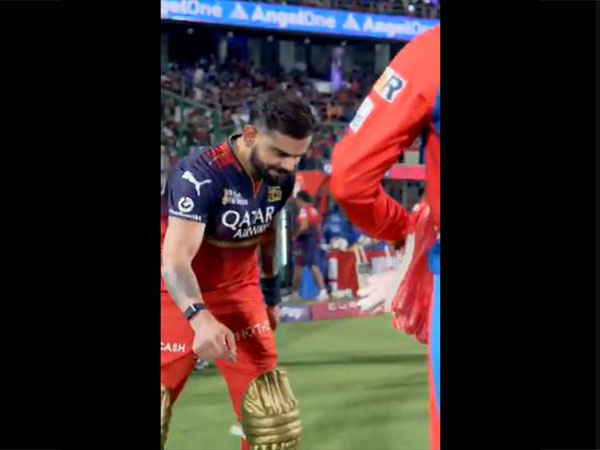 Virat Kohli enacting KL Rahul's celebration. (Photo- @DelhiCapitals X)