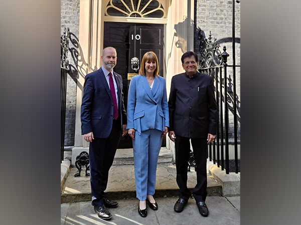 Piyush Goyal with UK counterparts (Photo/@PiyushGoyal)