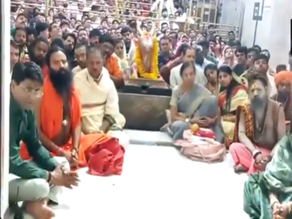 Swami Ramdev in Nandi hall of Mahakal temple (Photo/ANI)