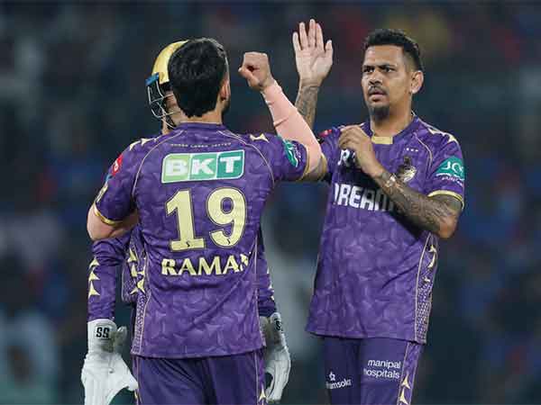 Sunil Narine celebrating with teammates (Photo: @ipl/X) 