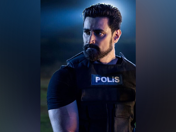 Kunal Kapoor as Vikram Patel in a still from 'Jewel Thief' (Photo/Instagram/@kunalkkapoor)