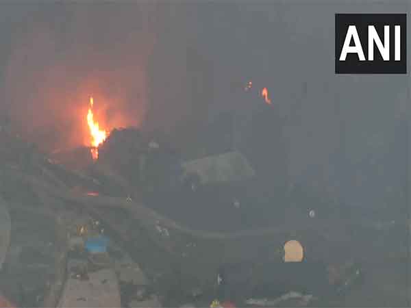 Fire breaks out at Dilli Haat (Photo/ANI)