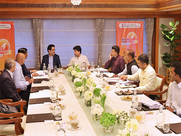 Union Minister Scindia holds investor interactions in Mumbai (Photo/ANI)