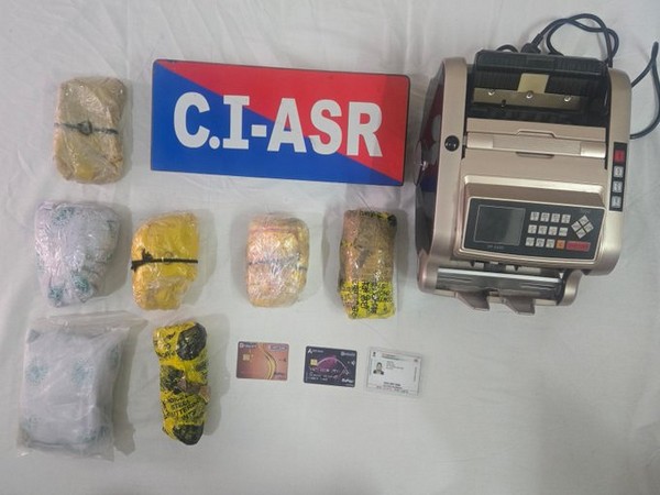 Items seized during the raid (Photo/ @DGPPunjabPolice) 