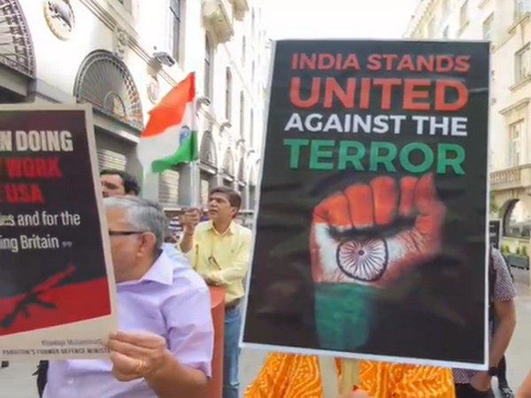 Indian community expressing solidarity for India in UK (Photo/ANI)