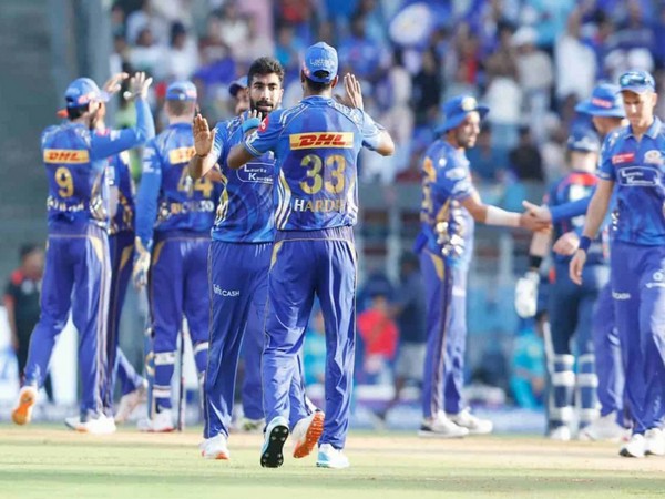 Mumbai Indians team (Photo: @mipaltan/X)