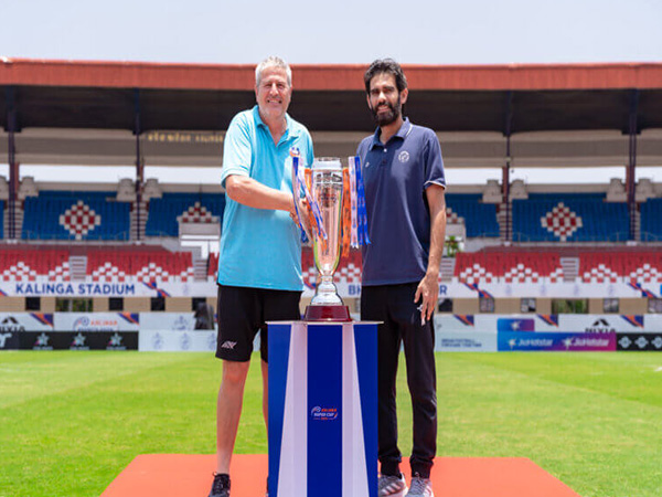 FC Goa coach Manolo Marquez (L) and Jamshedpur FC coach Khalid Jamil (R). (Photo: AIFF)