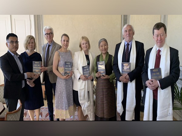 Representative Thinlay Chukki from the Tibet Bureau in Geneva meeting with lawmakers and officials from the Czech Republic (Image Source: @CTA_TibetdotNet)