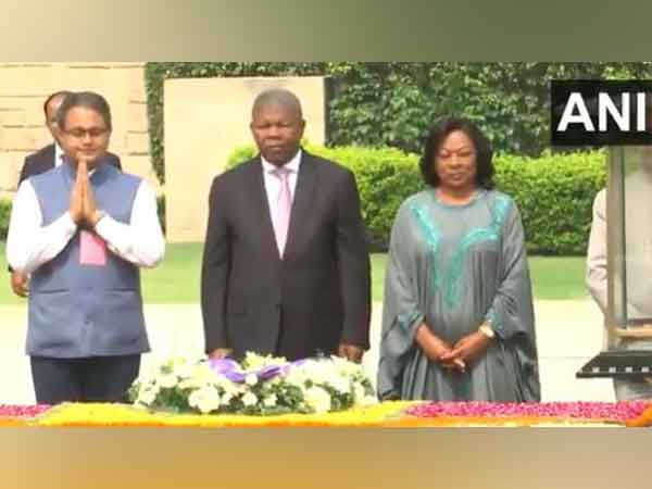 Angolan President Joao Manuel Lourenco pays tribute to Mahatma Gandhi at Rajghat (Photo/ANI)