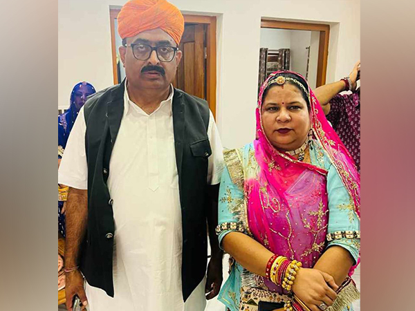 Ram Singh Sodha and his wife (Photo/ ANI)