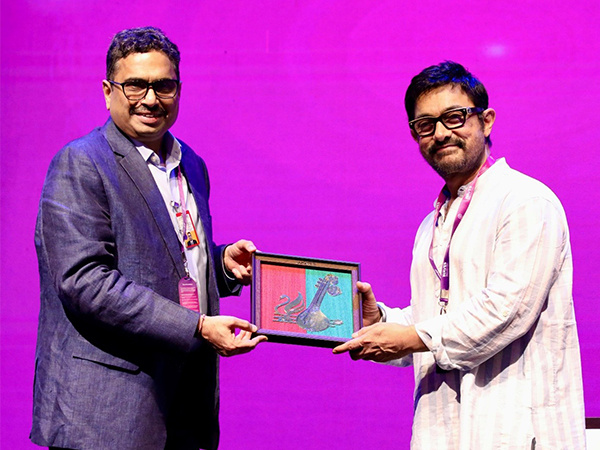 Aamir Khan felicitated by Union Information and Broadcasting Secretary Sanjay Jaju (Photo/PIB)