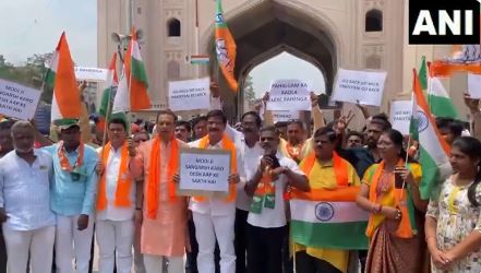 BJP leaders protest at Charminar, Hyderabad (Photo/ANI)