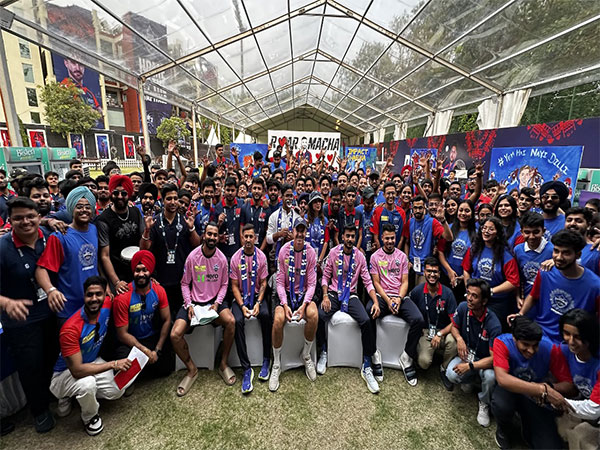 Delhi Capitals team with DC Toli at Arun Jaitley Stadium (Photo: Delhi Capitals)