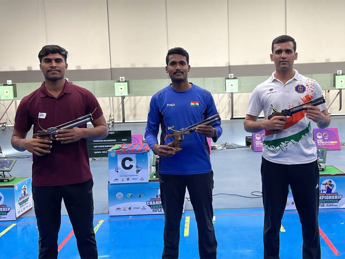 Ajay Ambawat, Kedarling Balakrishna Uchaganve (Centre), Ujjawal Malik after 10m air pistol final in Bhopal's MPSA Finals Hall (Image: NRAI)