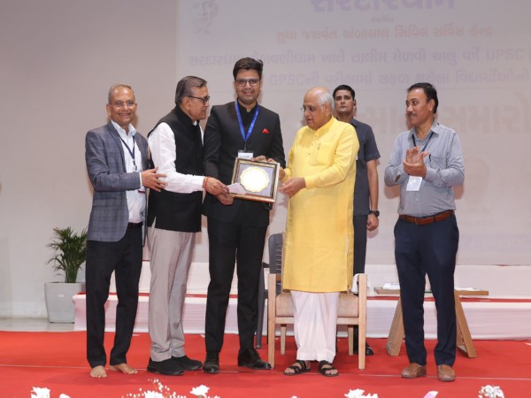 Gujarat CM Bhupendra Patel felicitates Paitdar youths (Photo/X@Bhupendrapbjp)