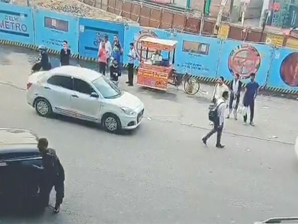 Screengrab from Viral Video of CCTV of incident (Photo/ Viral Video)