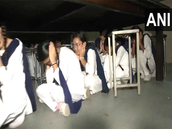 Students in a Jammu school being trained to respond to any eventuality during a mock drill exercise  (Photo/ANI)
