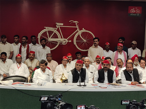 .SP chief Akhilesh Yadav along with other leaders of the party (Photo/ANI)