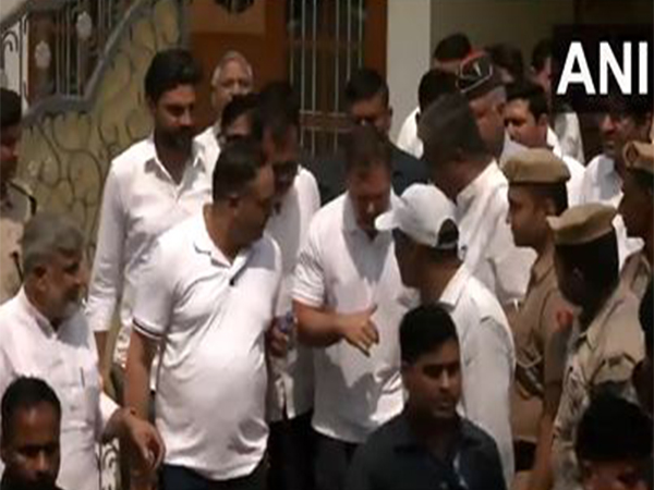  Rahul Gandhi leaves from the residence of Indian Navy Lieutenant Vinay Narwal (Photo/ANI)
