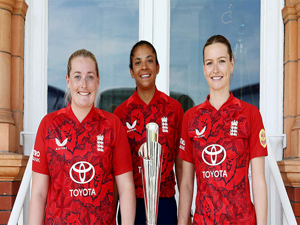 Sophie Ecclestone (L) and Sophia Dunkley (M). (Photo: ICC)