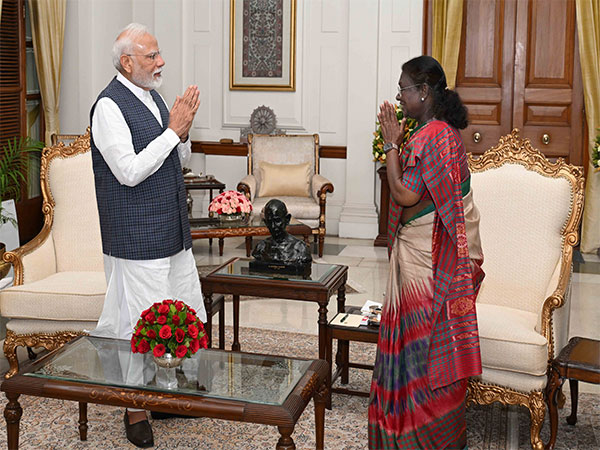 PM Narendra Modi meets President Droupadi Murmu (Photo: President of India/X)