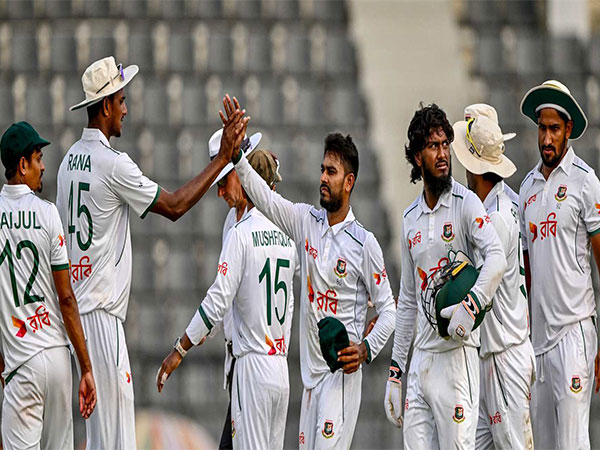 Mehidy Hasan Miraz celebrating with teammates. (Photo: ICC)