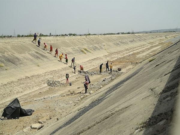Work on Catch the Rain-Sujalam Sufalam Jal Abhiyan continues (Photo/CMO Gujarat)
