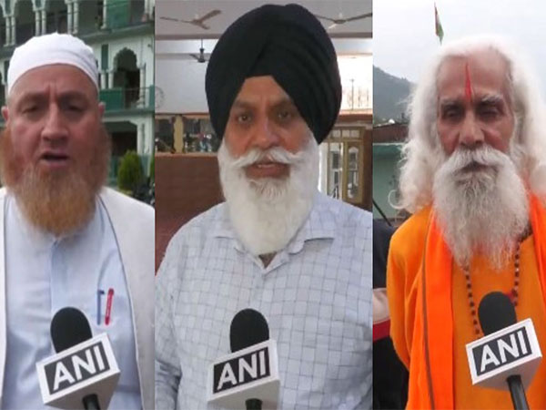 (L-R) Vice Principal of Jamia Zia-ul-Uloom Poonch,Narinder Singh, President of District Gurudwara Prabandhak Committee,Swami Krishnanand, head priest of Gita Bhawan (Photo/ANI)