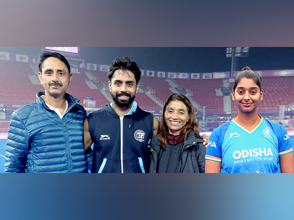 Pritam Siwach (extreme right) with her family (Photo: Hockey India)
