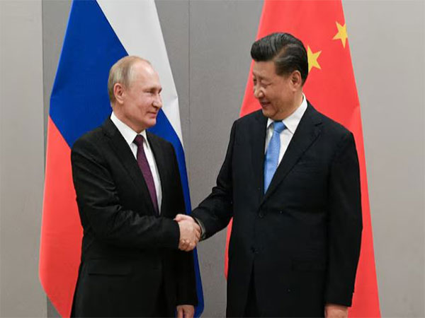 A file photo of Xi Jinping with Vladimir Putin (Photo/Reuters)