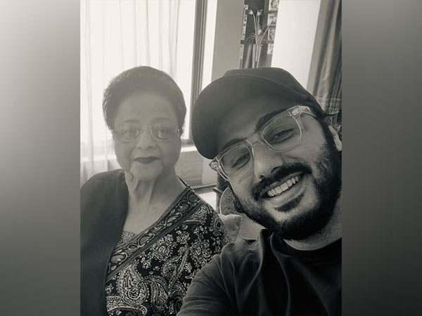 Arjun Kapoor and his grandmom (Image source: Instagram)