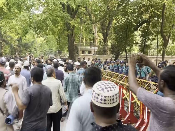 Political parties, groups hold protest outside Bangladesh Chief Adviser's residence (Photo/ANI)