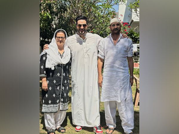 Actor Aly Goni  and his family (Image source: Instagram)