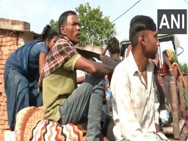 Migrant workers leaving Jammu and Kashmir's Samba (Photo/ANI)