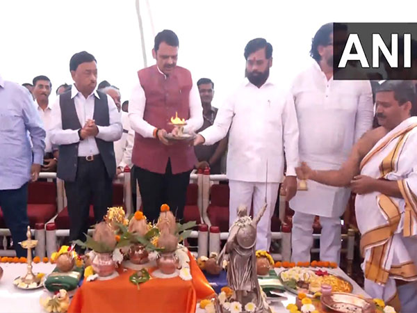Maharashtra CM Devendra Fadnavis and Dy CM Eknath Shinde perform puja at Chhattarpati Shivaji Maharaj statue (Photo/ANI) 