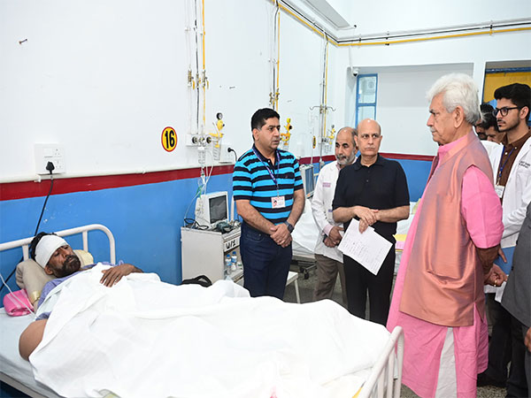 Jammu and Kashmir LG Manoj Sinha visited hospital  (Photo/ANI)