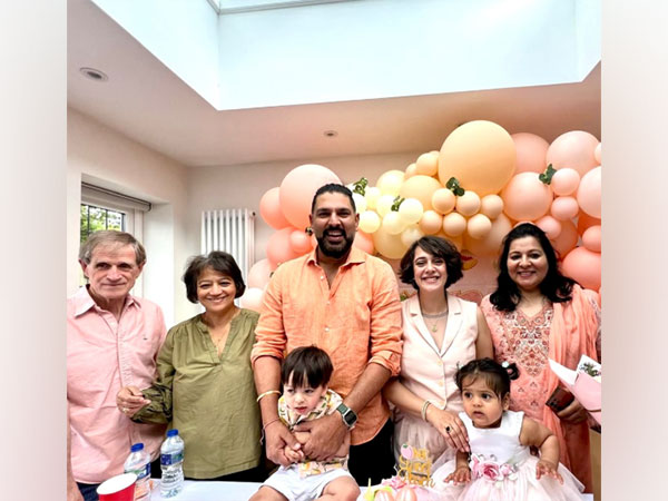 Yuvraj Singh with his family (Photo: Instagram/@yuvisofficial)
