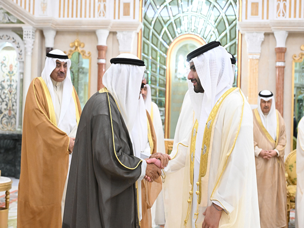 Kuwait’s Emir received Mansoor bin Mohammed bin Rashid Al Maktoum during the GCC Olympic Committees meeting. (Photo: WAM)