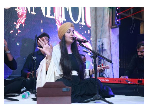 Eminent singer from the Sufi world, Heer Walia, performing under the stars at Bonne Foi 65, East of Kailash
