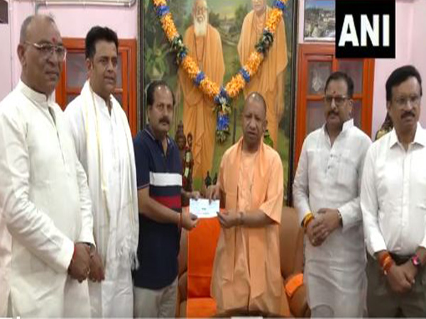  CM Yogi Adityanath grants Rs 2 lakh aid to Gorakhpur fire victim (Photo/ANI)