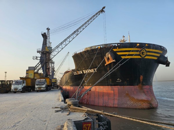 Deendayal Port Authority berths Cape Vessel MV Golden Barnet (Photo/Deendayal Port Authority)