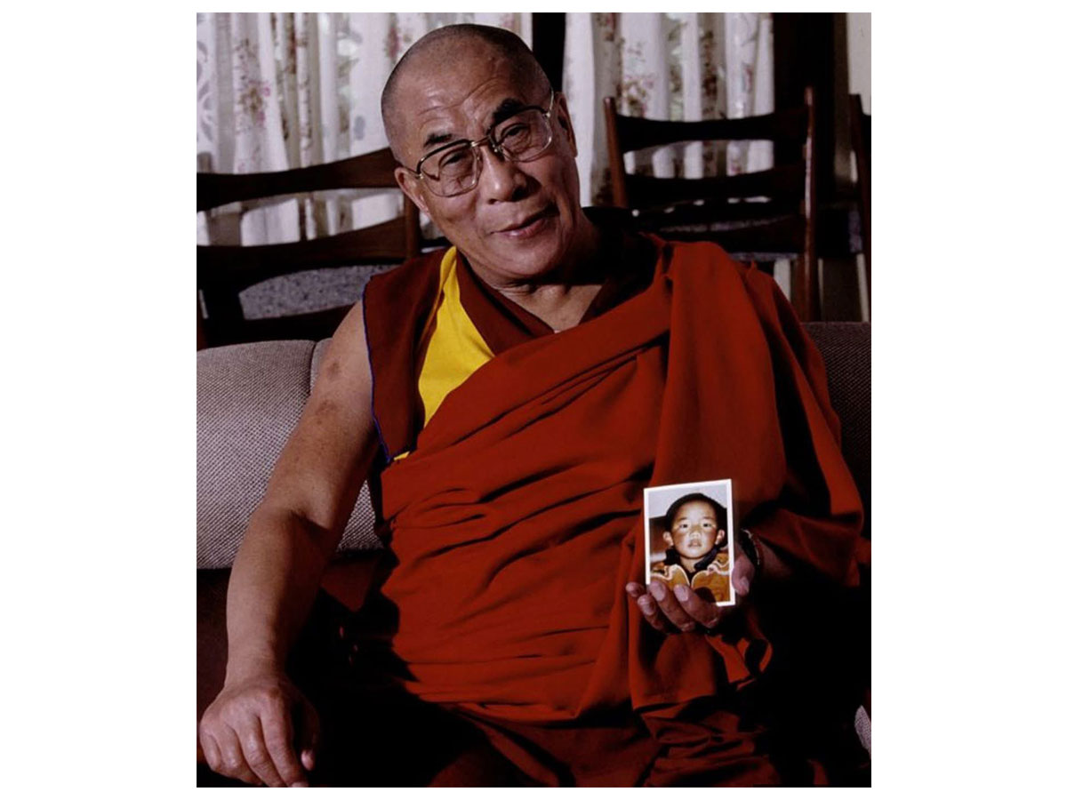 Dalai Lama holding the photo of Panchen Lama (Photo/ @CTA_TibetdotNet)