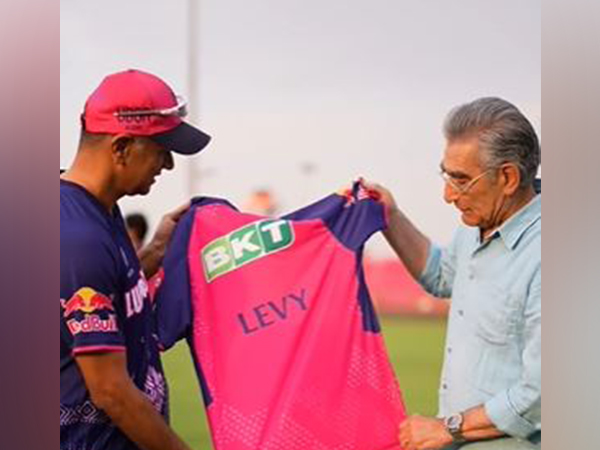 Former India cricketer Rahul Dravid and actor Eugene Levy (Image source: Rajasthan Royals' Instagram) Former India cricketer Rahul Dravid and actor Eugene Levy (Image source: Rajasthan Royals' Instagram)
